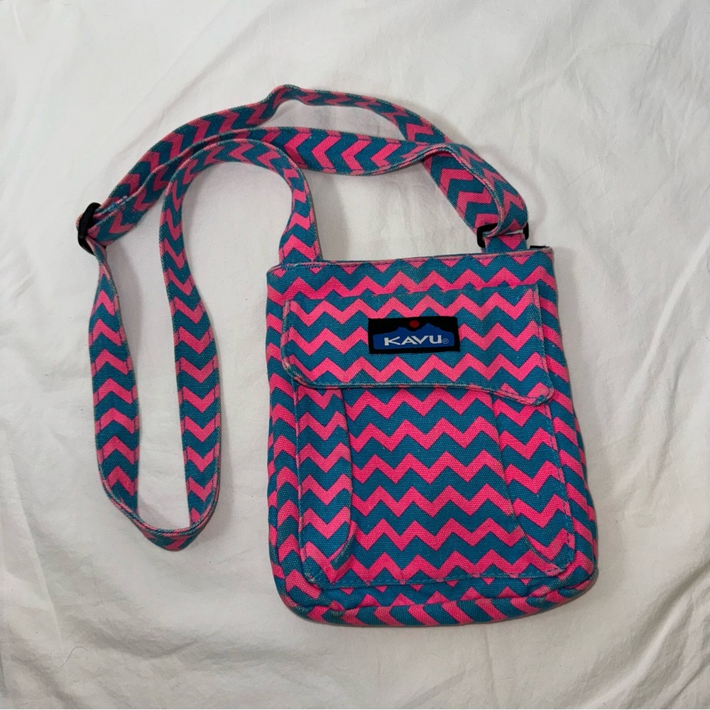 KAVU Crossbody Small Kid Bag Purse Hot Pink Blue Chevron Print 9"x7" Adjustable